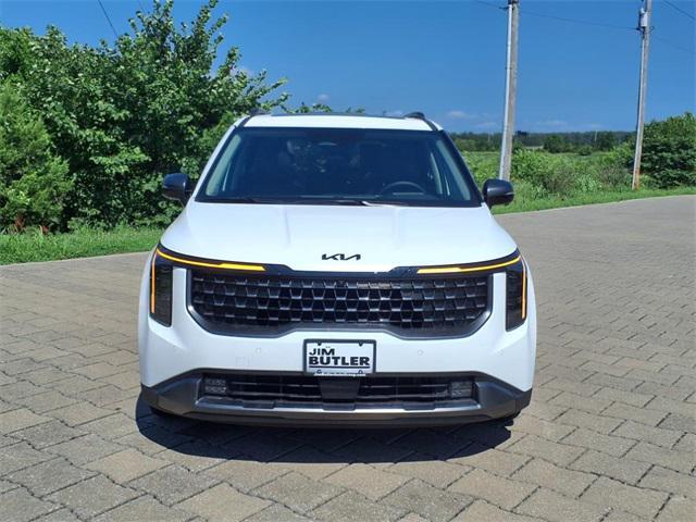 Photo of 2026 Snow White Pearl Kia Carnival