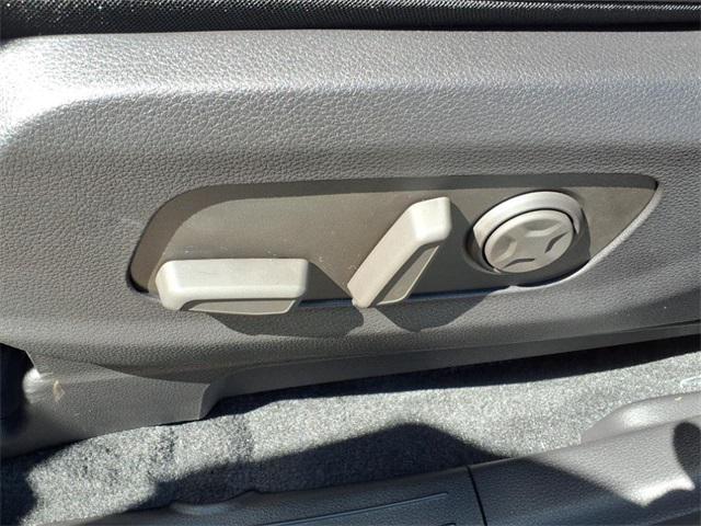 Photo of 2026 Snow White Pearl Kia Carnival