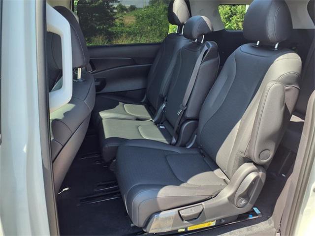 Photo of 2026 Snow White Pearl Kia Carnival