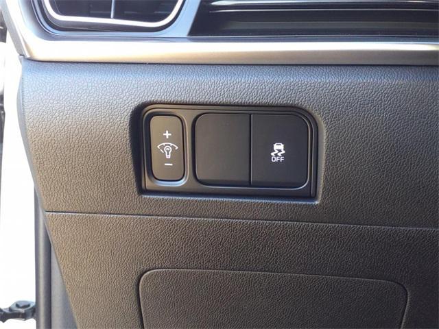 Photo of 2025 Glacial White Pearl Kia Sorento