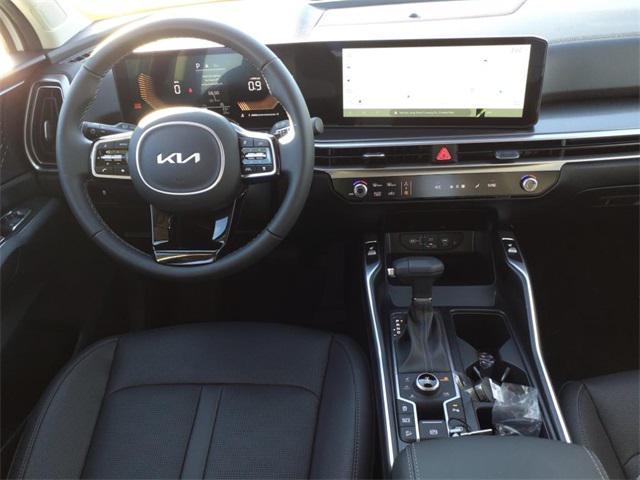 Photo of 2025 Glacial White Pearl Kia Sorento