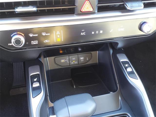 Photo of 2025 Glacial White Pearl Kia Sorento