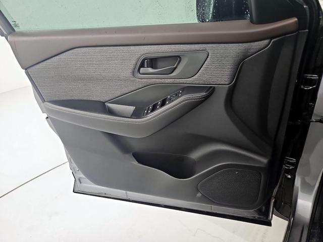 Photo of 2021 Gray Nissan Rogue