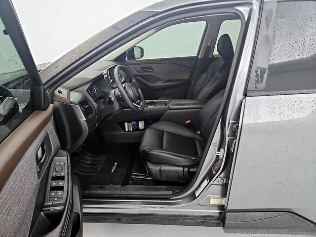 Photo of 2021 Gray Nissan Rogue
