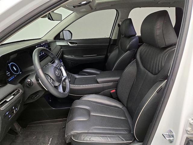 Photo of 2023 White Hyundai PALISADE