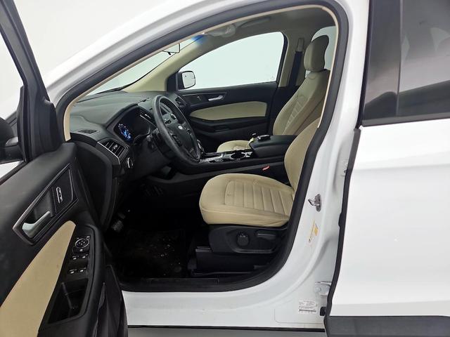 Photo of 2018 White Ford Edge