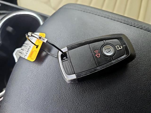 Photo of 2018 White Ford Edge