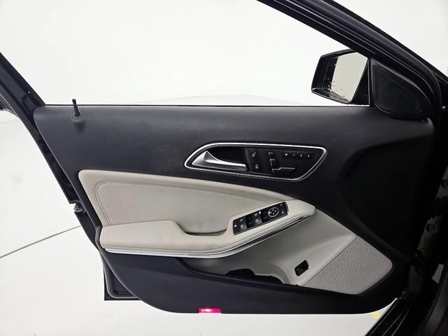 Photo of 2016 Black Mercedes-Benz GLA-Class