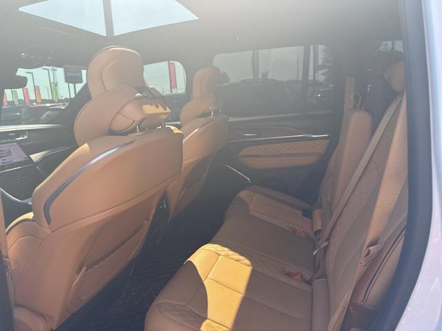 Photo of 2025 Bright White Clearcoat Jeep Grand Cherokee
