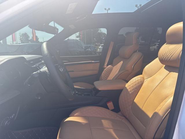 Photo of 2025 Bright White Clearcoat Jeep Grand Cherokee