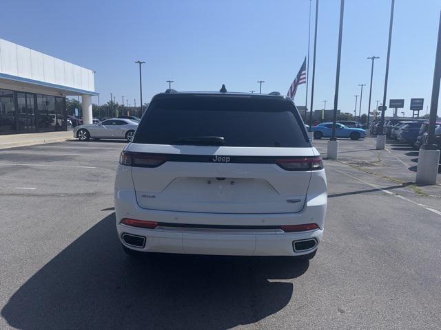 Photo of 2025 Bright White Clearcoat Jeep Grand Cherokee