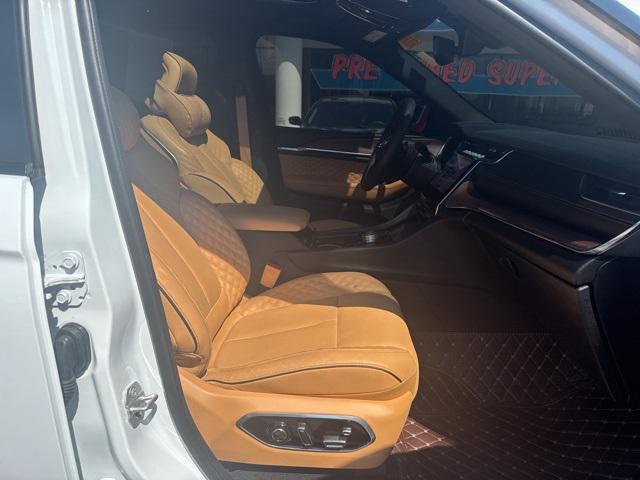 Photo of 2025 Bright White Clearcoat Jeep Grand Cherokee