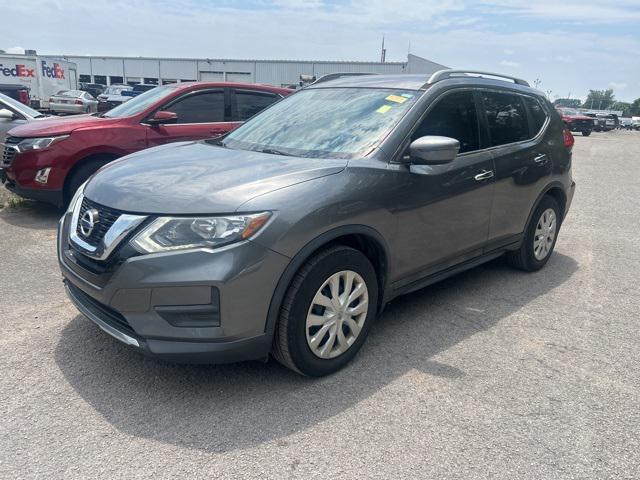 Photo of 2017 Gun Metallic Nissan Rogue