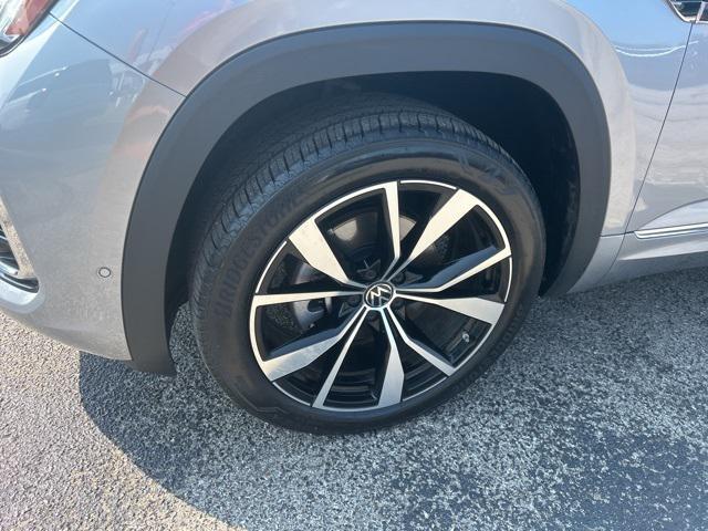 Photo of 2024 Gray Volkswagen Atlas Cross Sport