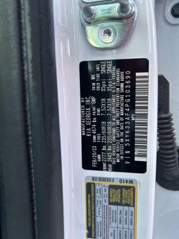Photo of 2023 Glacial White Pearl Kia Sportage