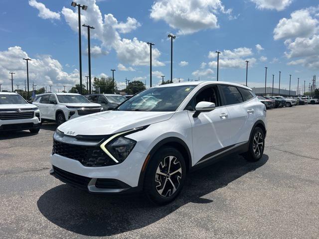 Photo of 2023 Glacial White Pearl Kia Sportage