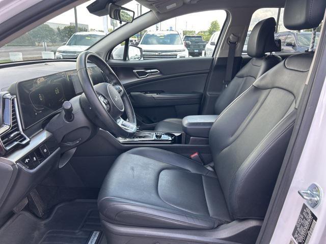 Photo of 2023 Glacial White Pearl Kia Sportage