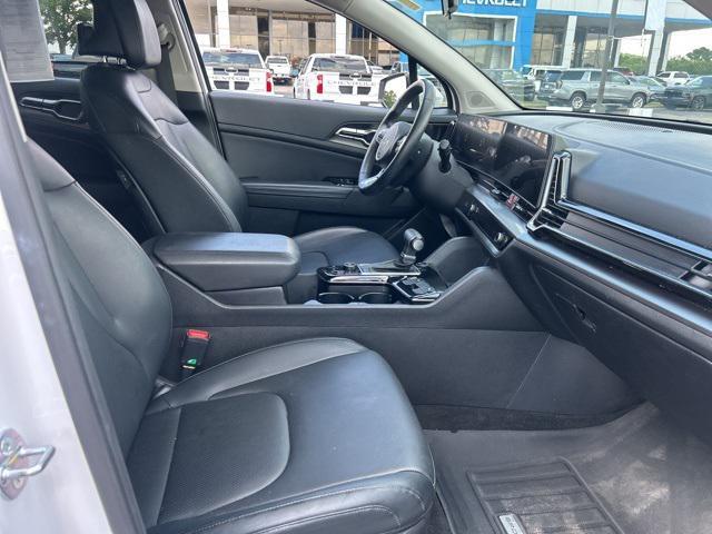 Photo of 2023 Glacial White Pearl Kia Sportage