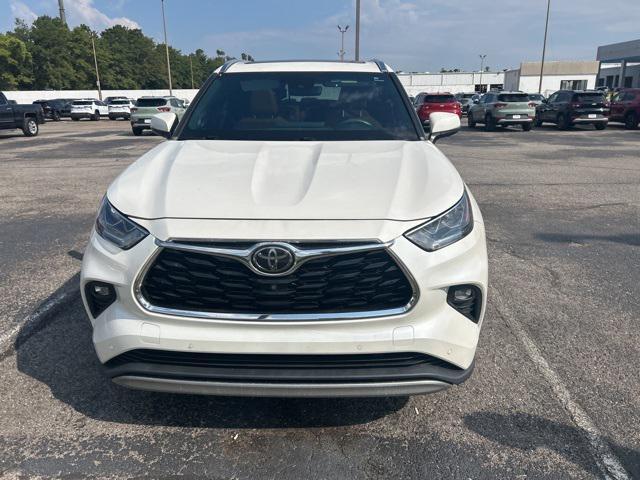 Photo of 2021 Blizzard Pearl Toyota Highlander