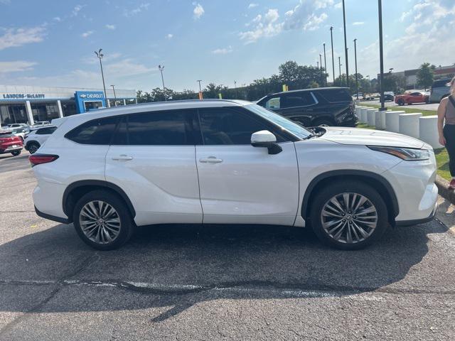 Photo of 2021 Blizzard Pearl Toyota Highlander