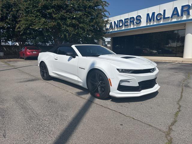 Photo of 2023 Summit White Chevrolet Camaro