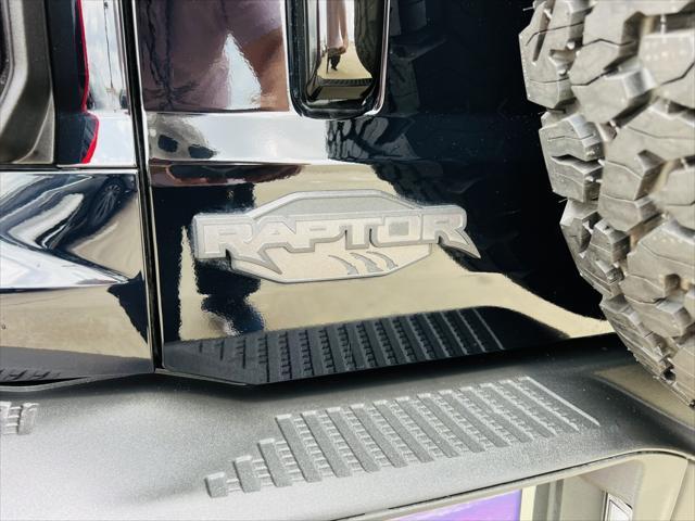 Photo of 2024 Shadow Black Ford Bronco
