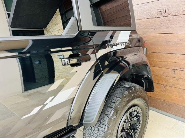Photo of 2024 Shadow Black Ford Bronco