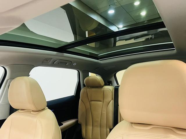 Photo of 2025 Glacier White Metallic Audi Q7