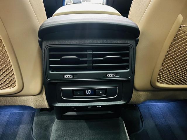 Photo of 2025 Glacier White Metallic Audi Q7