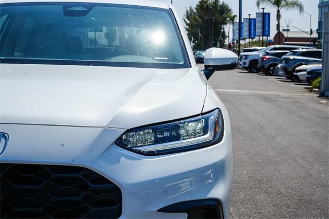 Photo of 2026 Platinum White Pearl Honda HR-V