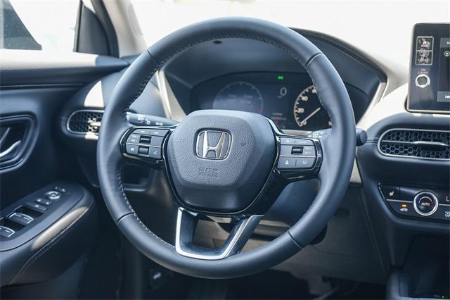 Photo of 2026 Urban Gray Pearl Honda HR-V