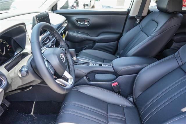 Photo of 2026 Urban Gray Pearl Honda HR-V