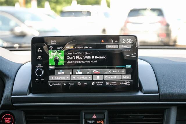 Photo of 2025 Sonic Gray Pearl Honda Pilot