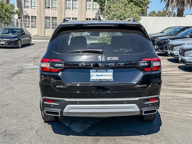 Photo of 2025 Crystal Black Pearl Honda Pilot