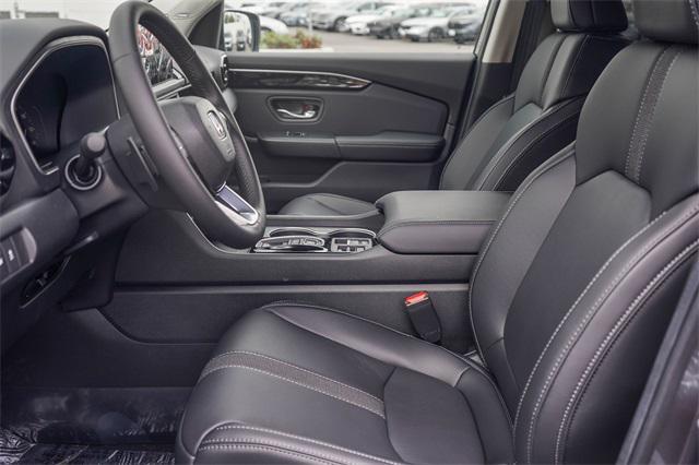 Photo of 2025 Crystal Black Pearl Honda Pilot