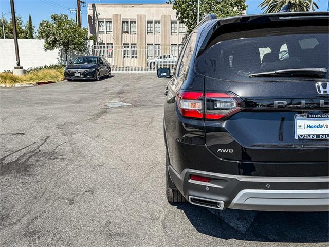 Photo of 2025 Crystal Black Pearl Honda Pilot