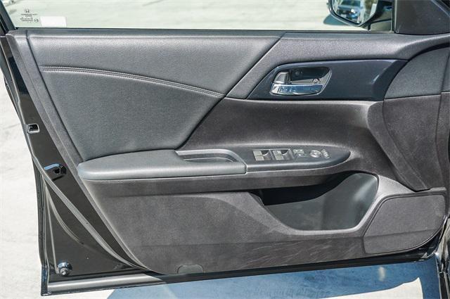 Photo of 2015 Crystal Black Pearl Honda Accord