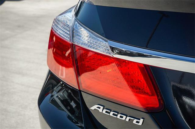 Photo of 2015 Crystal Black Pearl Honda Accord