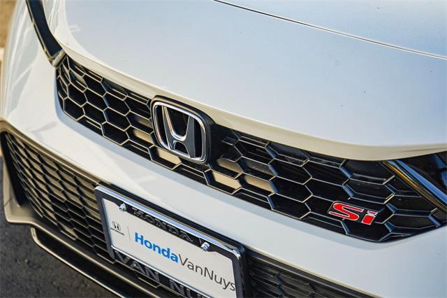 Photo of 2026 Platinum White Pearl Honda Civic Si