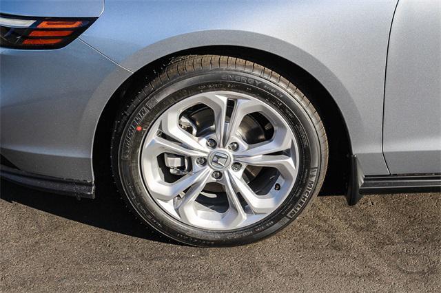 Photo of 2025 Solar Silver Metallic Honda Accord