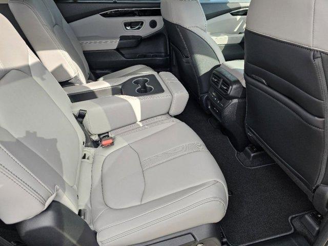 Photo of 2025 Platinum White Pearl Honda Pilot