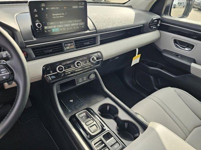 Photo of 2025 Platinum White Pearl Honda Pilot