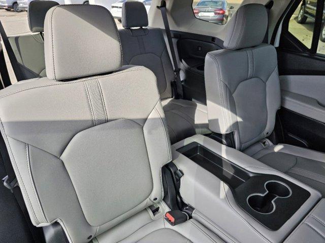Photo of 2025 Platinum White Pearl Honda Pilot