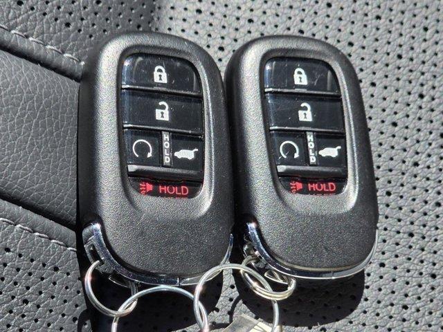 Photo of 2025 Gray Honda Pilot