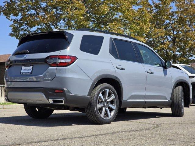 Photo of 2025 Gray Honda Pilot