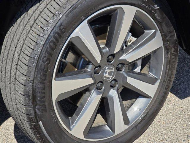 Photo of 2025 Gray Honda Pilot