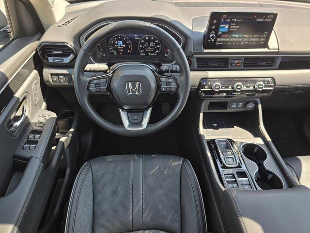 Photo of 2025 Gray Honda Pilot