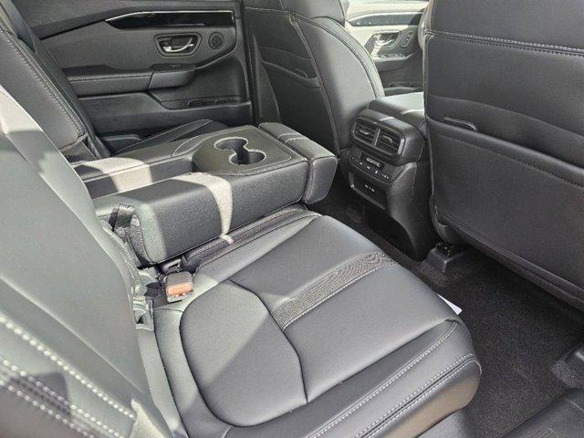 Photo of 2025 Sonic Gray Pearl Honda Pilot