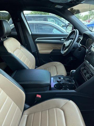 Photo of 2023 Opal White Pearl Effect Volkswagen Atlas Cross Sport