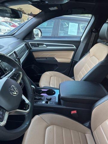 Photo of 2023 Opal White Pearl Effect Volkswagen Atlas Cross Sport